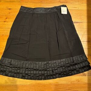 ❤️ BURBERRY NWT Black A-Line Silk Skirt with Pleated Hem